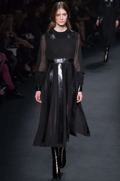 Look 14